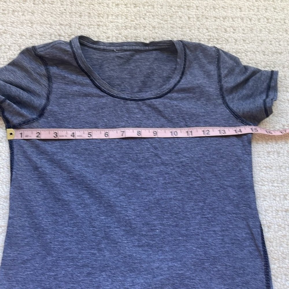 SOLDLululemon Lively Crewneck Tee Vitasea in White Black Mircostripe Size XS 2/4 - Picture 9 of 11